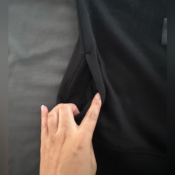 Woman’s Reebok sweater - Picture 2 of 3